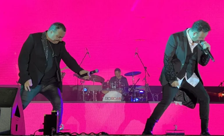 Con 2 horas de retraso, Río Roma inició concierto en Tepezalá