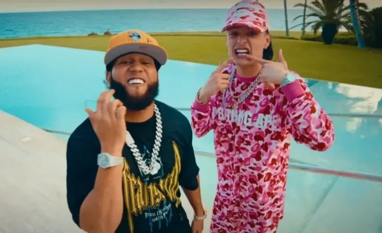 Peso Pluma y El Alfa unen fuerzas en ‘Plebada’: Una colaboración explosiva de reggaetón