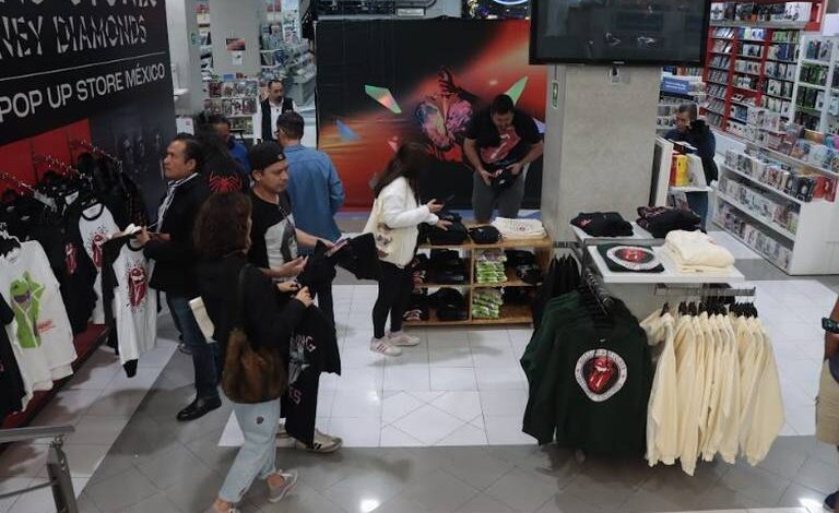 Instalan por sólo tres días tienda de los Rolling Stones en CDMX