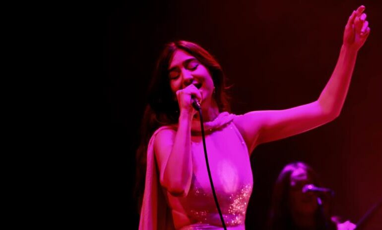 “¡Silencio!”, Weyes Blood cantó en el Auditorio BlackBerry