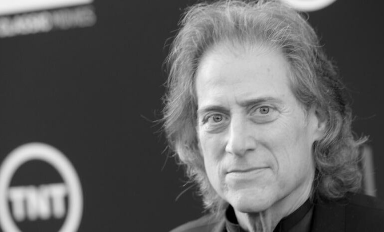 El cómico Richard Lewis, estrella de ‘Curb your enthusiasm’, fallece a los 76 años