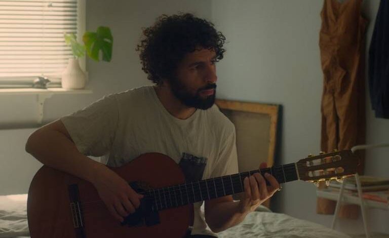 José González muestra su lado más personal en A Tiger In Paradise