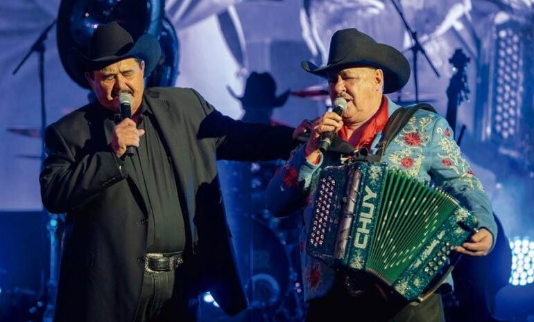 Los Huracanes del Norte encumbran la norteña en la Arena CDMX