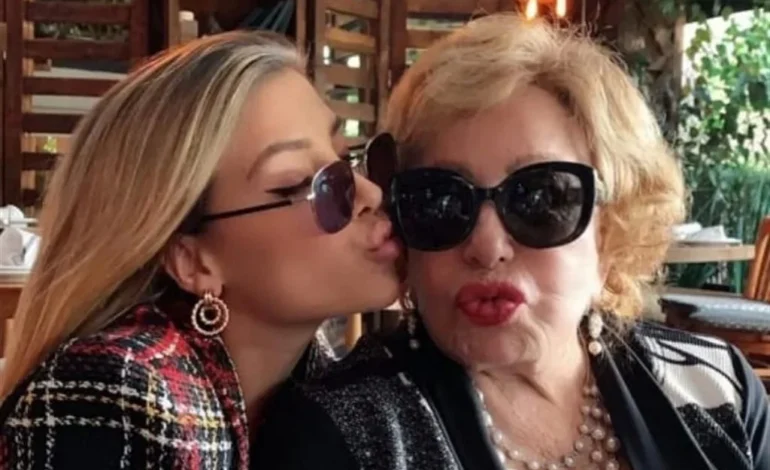 Honra Michelle Salas memoria de su abuela, Silvia Pinal