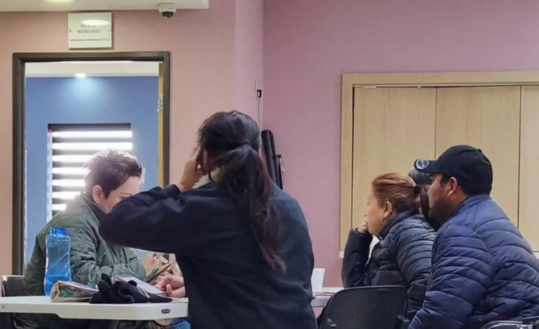 Asesora Coespo a migrantes connacionales y extranjeros para cita en CBP One