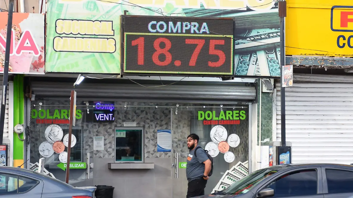 Dólar presenta ligeras variaciones, se cotiza en 19.75 la venta