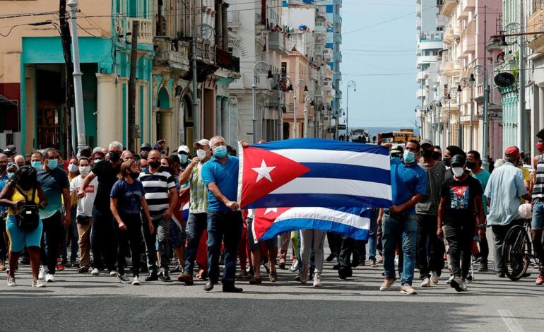 Más de 170 activistas y familiares exigen a Cuba liberar a presos por motivos políticos