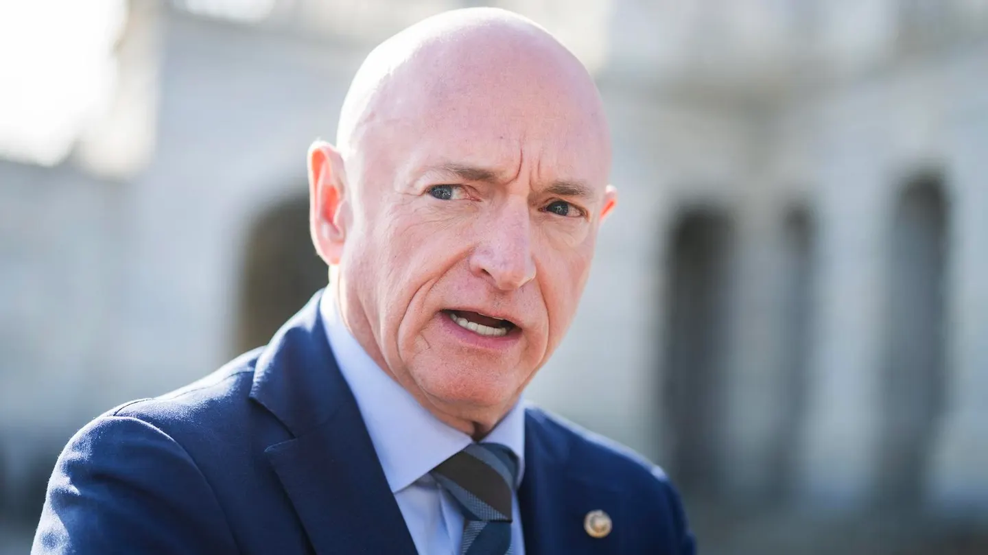 “Escándalo en el Ejército: Excapitán marino demanda al Secretario de Defensa por presuntamente tratar de rebajar su salario sin motivación justificada”