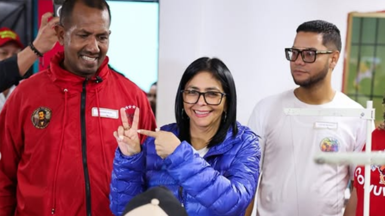 La Presidenta de Venezuela destina un nuevo rumbo a la política nacional: Análisis y perspectivas del “momento político” clave que cambiará el curso del país.